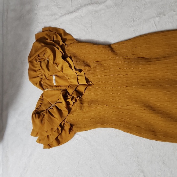 Lasagrada Ruffle Dress - Picture 2 of 4